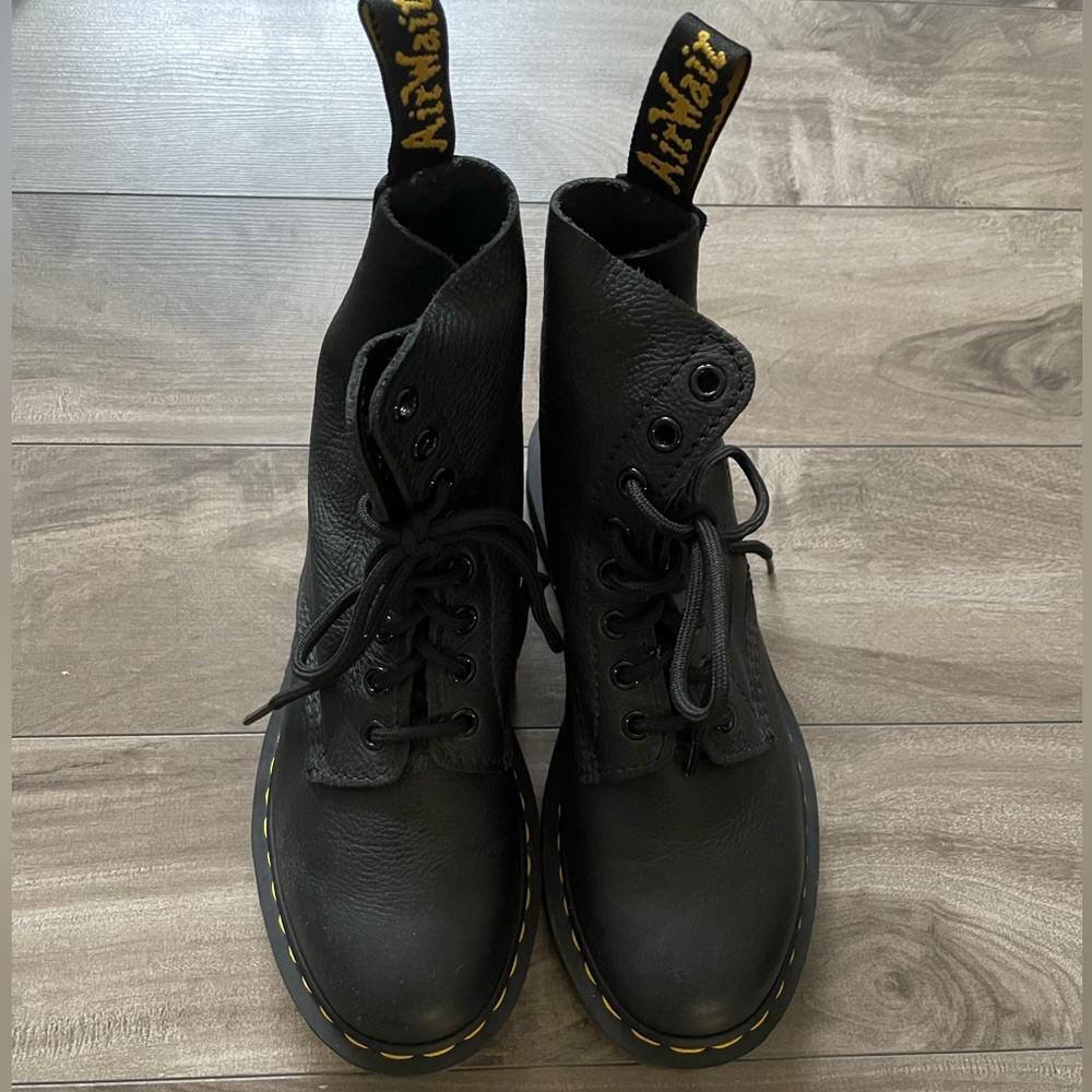 1460 PASCAL VIRGINIA LACEUP DOC MARTENS